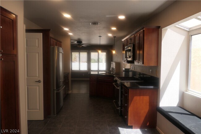 Building Photo - 9736 Fern Canyon Ave