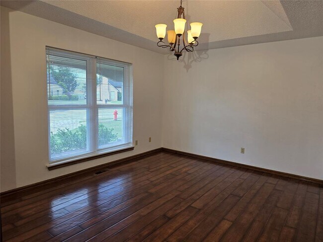 Building Photo - 8100 N Bridgeport Ln