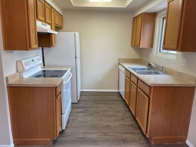 Building Photo - La Jolla 2BD Two-Story Townhome convenient...