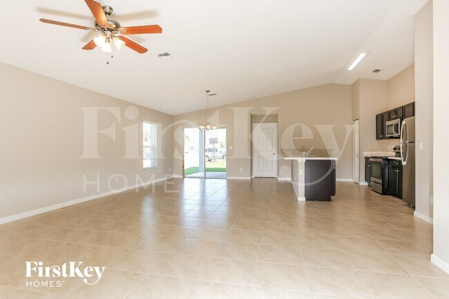 Foto del edificio - 3921 SW Kabane St