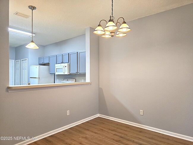 Building Photo - 824 Southern Creek Dr