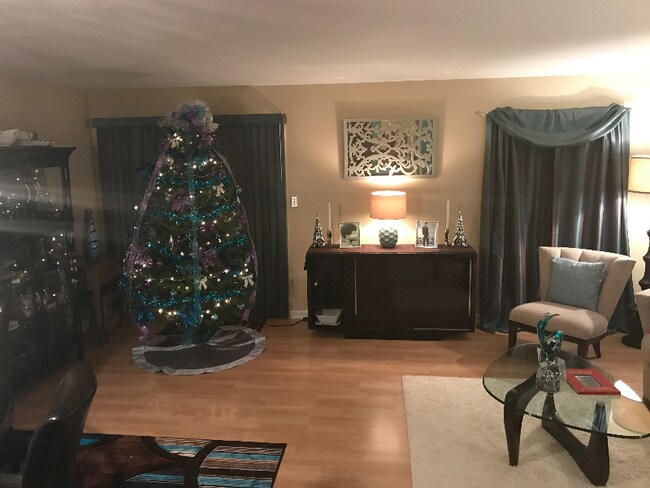 Building Photo - 999 Rue Madora