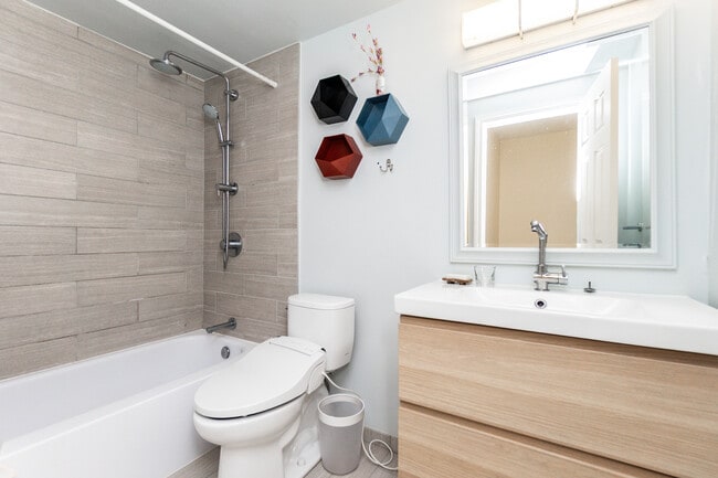 Full Bath - 189 Richdale Ave