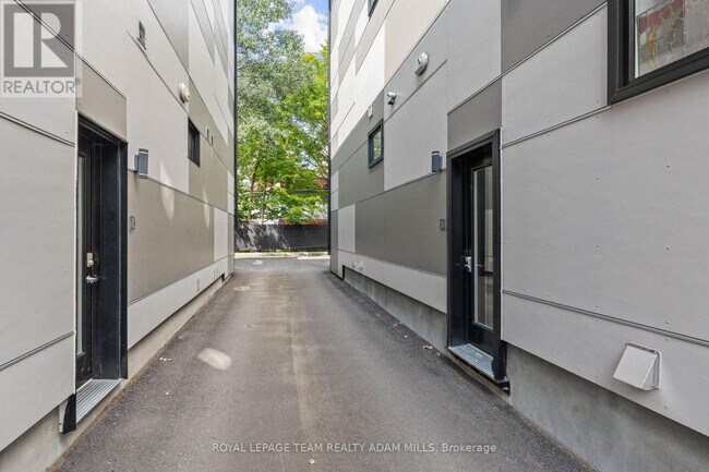 Building Photo - 419 Ravenhill Ave