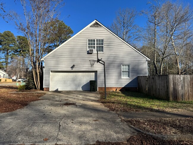 Foto del edificio - 135 Suffolk Dr