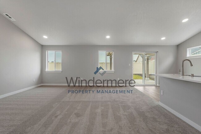 Foto del edificio - 1420 Pat Ave