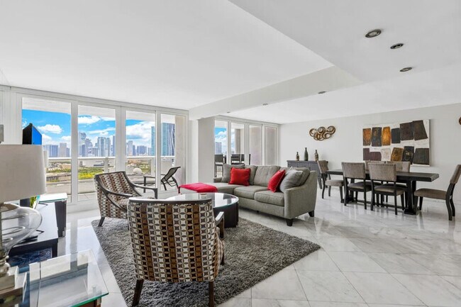 Foto del edificio - 1717 N Bayshore Dr