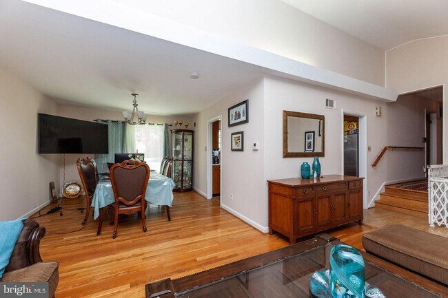 Foto del edificio - 10883 Lockwood Dr