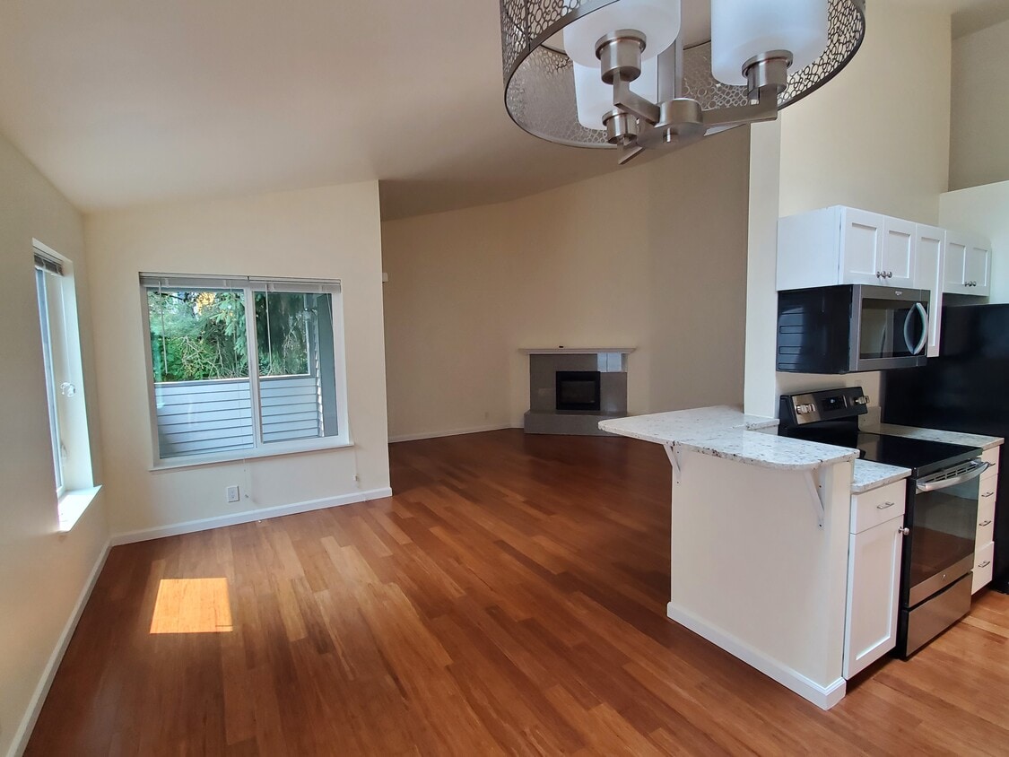 Beachwood Homes in Kirkland 11803 93rd Ave NE Kirkland, WA