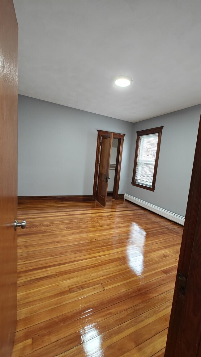 Foto del edificio - 308 Spring Street Ext