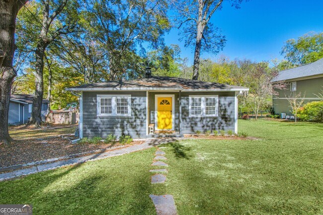 Building Photo - 250 Lake Dr