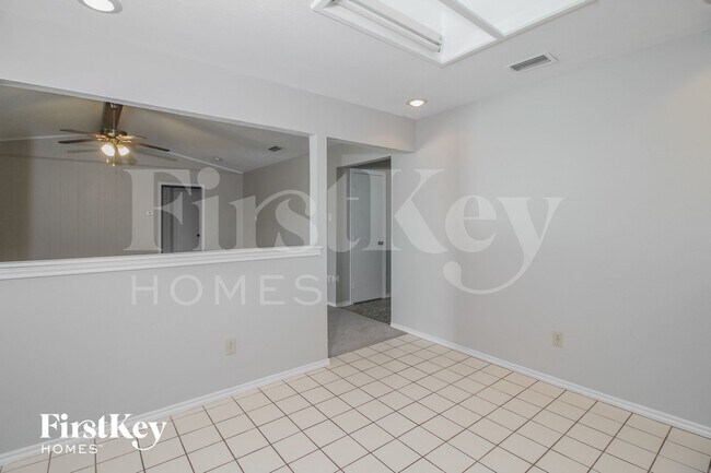 Foto del edificio - 1113 Wood Creek Cir