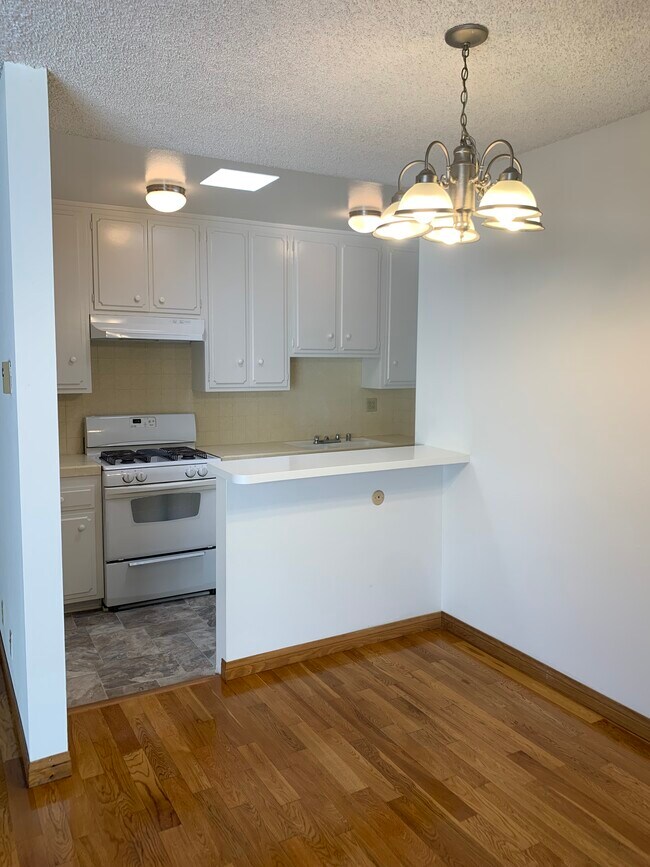 Rose Kelton Apartments 10909 Rose Ave Los Angeles, CA