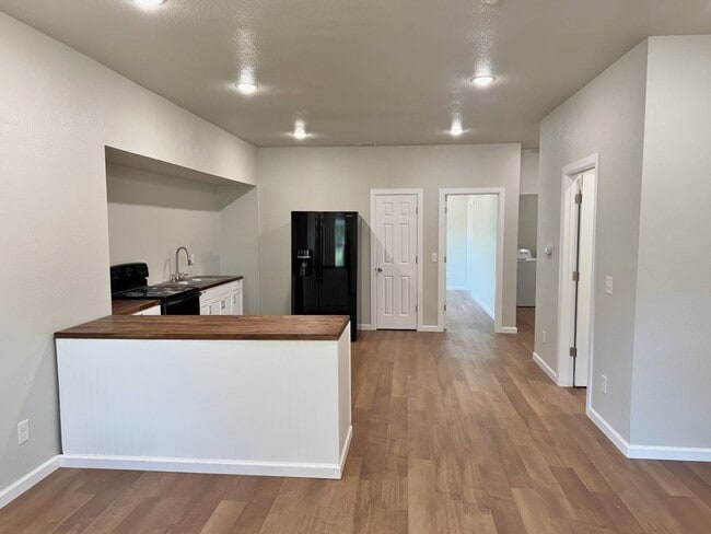 Foto del edificio - Fully Remodeled 3 Bed 2 Bath In Floral Hei...