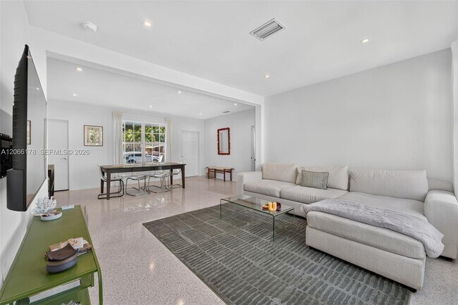 Foto del edificio - 7516 Mutiny Ave
