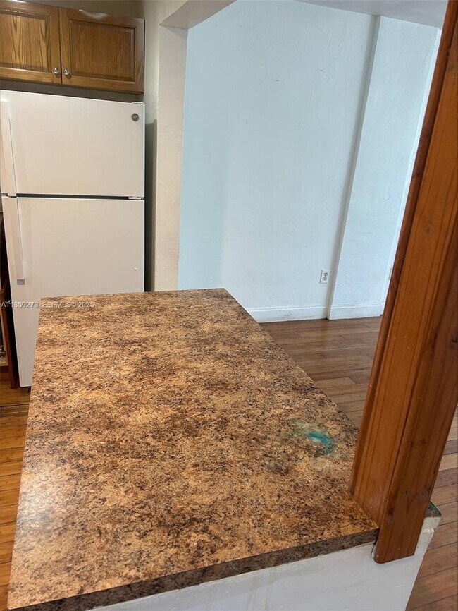 Foto del edificio - 2175 NE 170th St