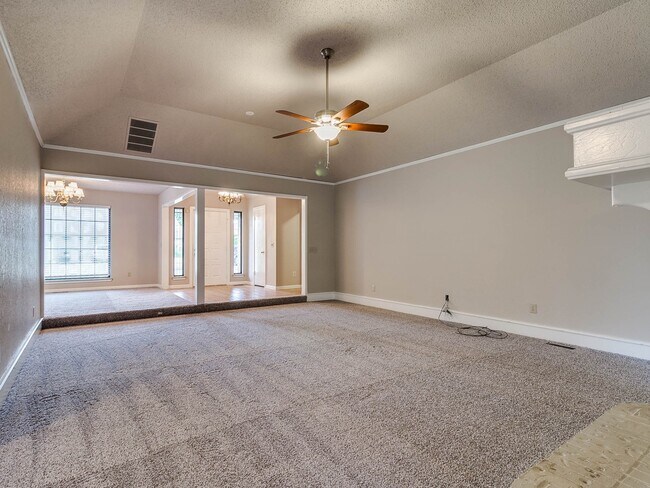 Foto del edificio - Large Corner Lot - 4 Bed/2.5 Bath + Study - 1 mile from PC North High School