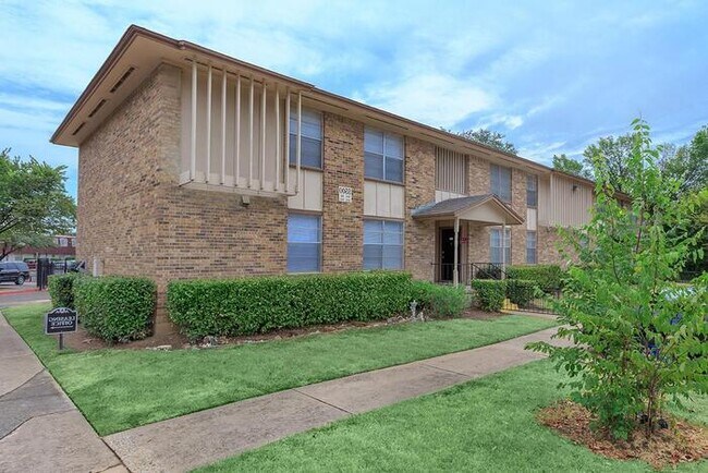 Foto del edificio - 5501 Adams Dr