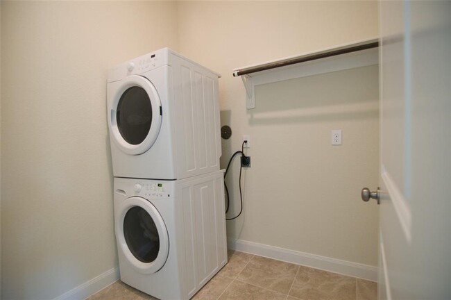Building Photo - 1753 Monarch Ridge Dr
