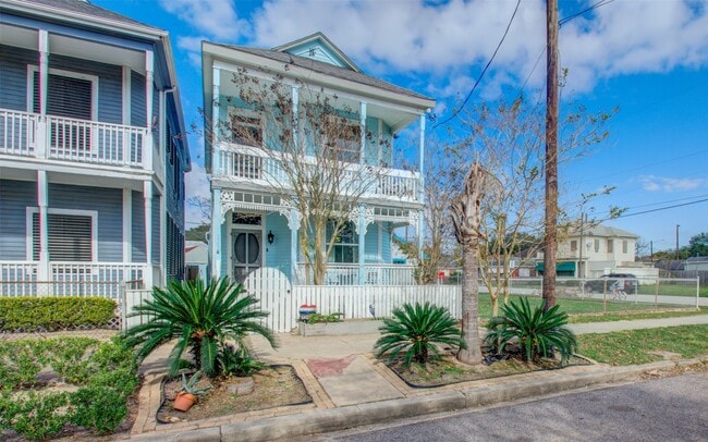 Building Photo - 3304 Avenue Q