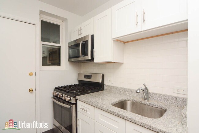 Foto del edificio - 2359 N Drake Ave