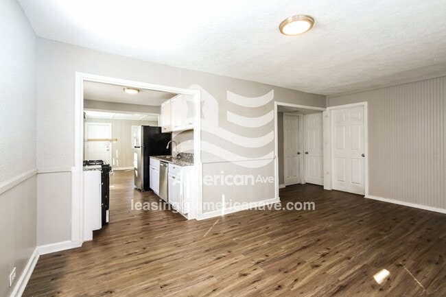 Building Photo - 1648 Iowa St