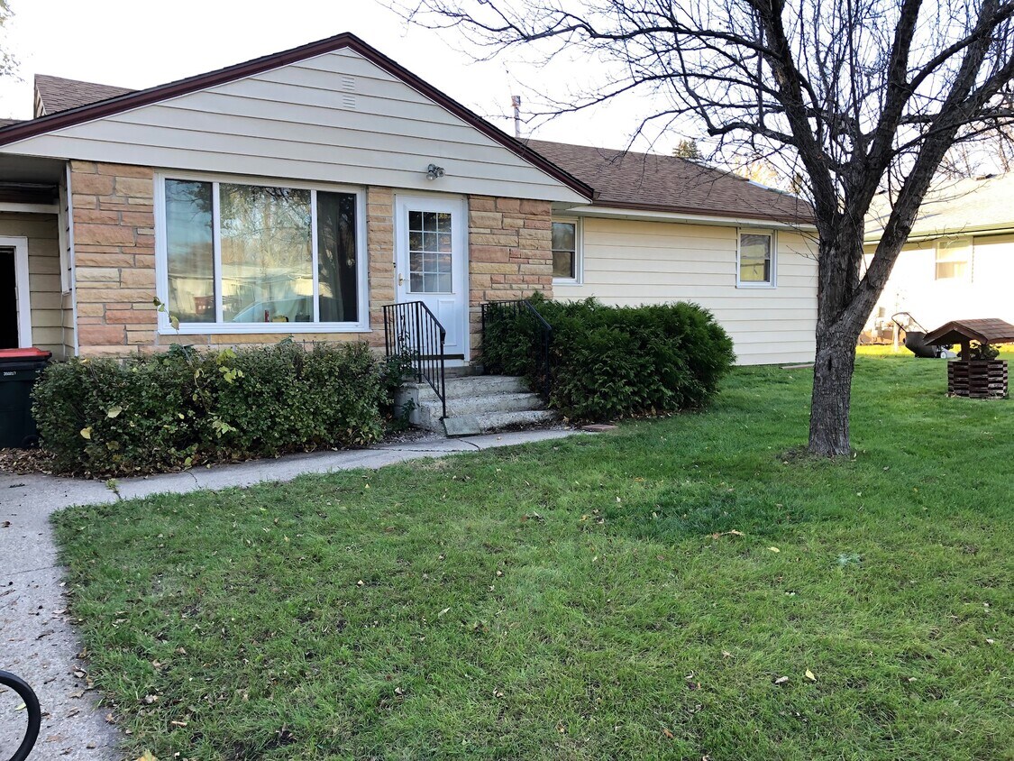 323 8th St, Gaylord, MN 55334 House Rental in Gaylord, MN