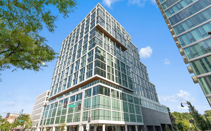 Foto principal - 1010 Lake St