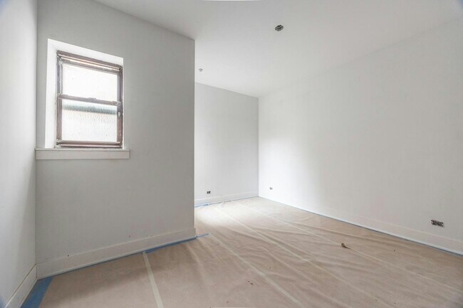 Foto del edificio - 827 W Montrose Ave