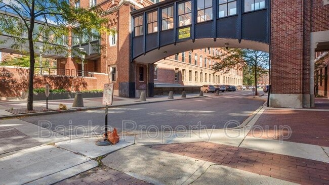 Foto del edificio - 200 River Pl Dr