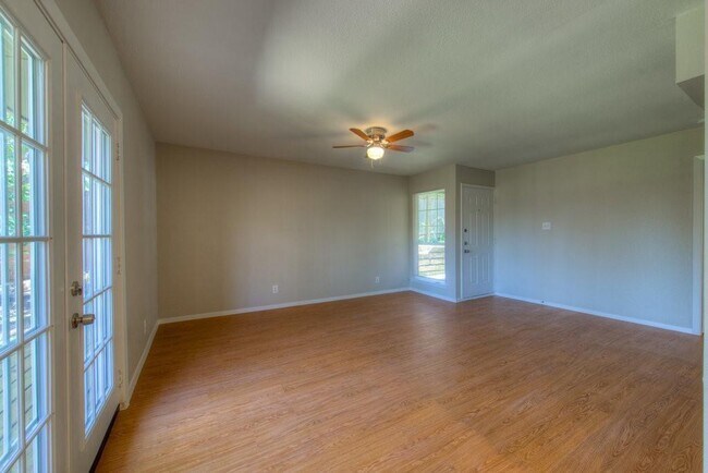 Foto del edificio - 2902 Northeast Dr