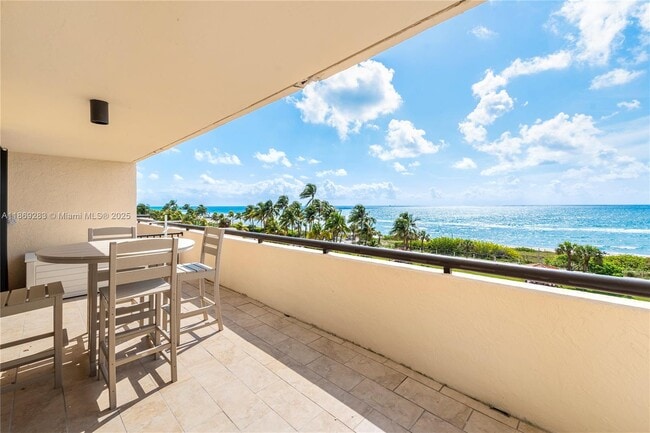 Building Photo - 2555 Collins Ave