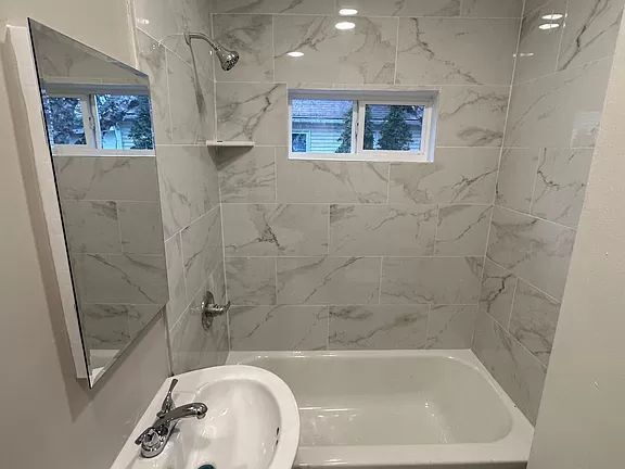 Building Photo - Ferndale superb home