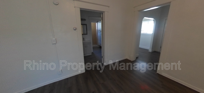 Primary Photo - 3034 Porter Ave