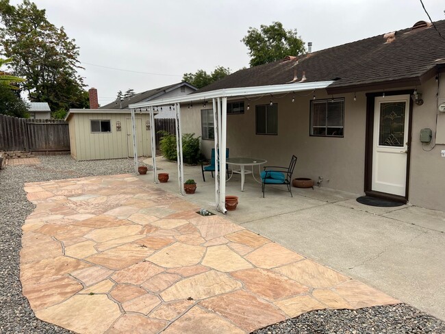 Building Photo - Goleta 3 Bedroom Home