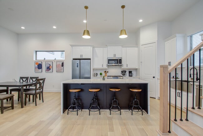 Photo - 2315 Sherwin St House