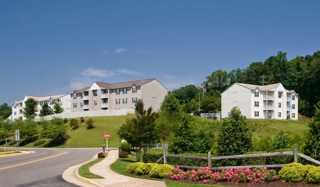 Entrance - Carriage Pointe Condominiums