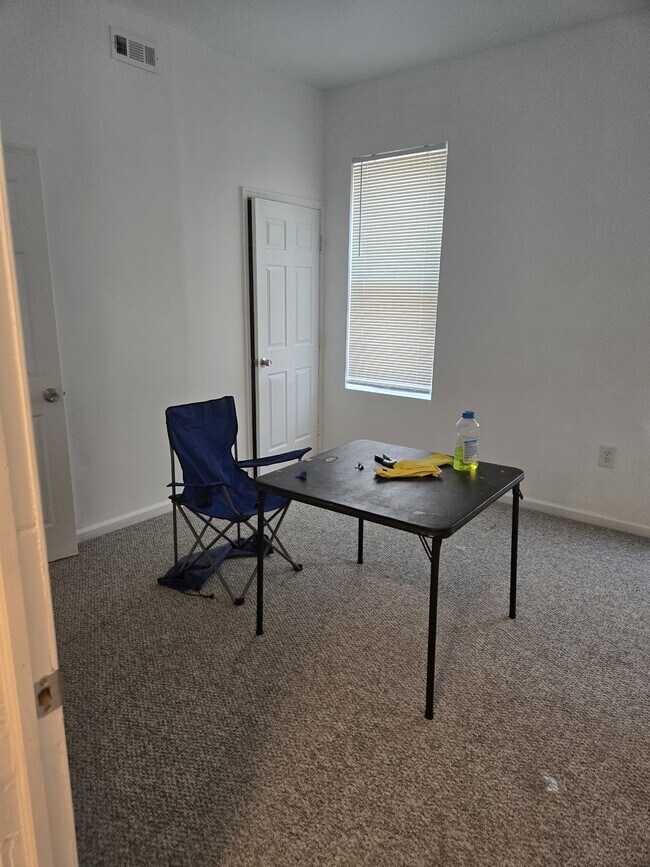 Foto del edificio - 2042 N Stillman St