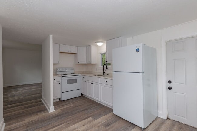 Building Photo - 2 Bed/1 Bath Trailer in Berkeley Springs