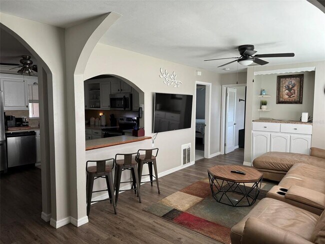 Building Photo - 2811 Poinciana Ct