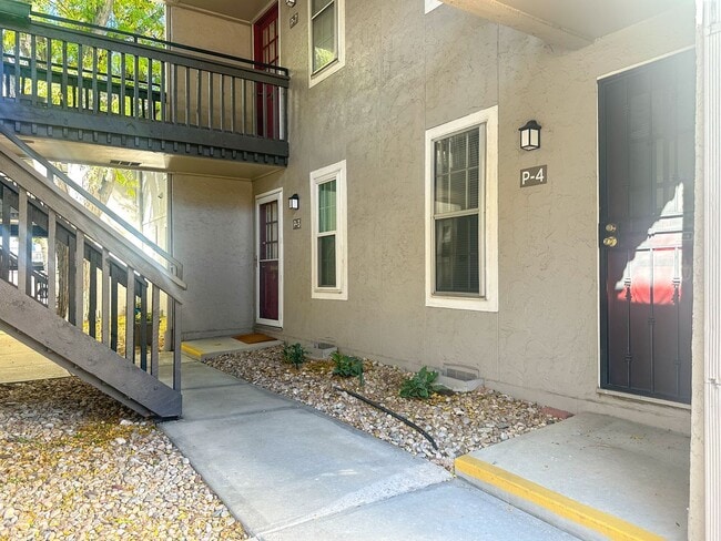 Building Photo - End-Unit Condo in Southglenn