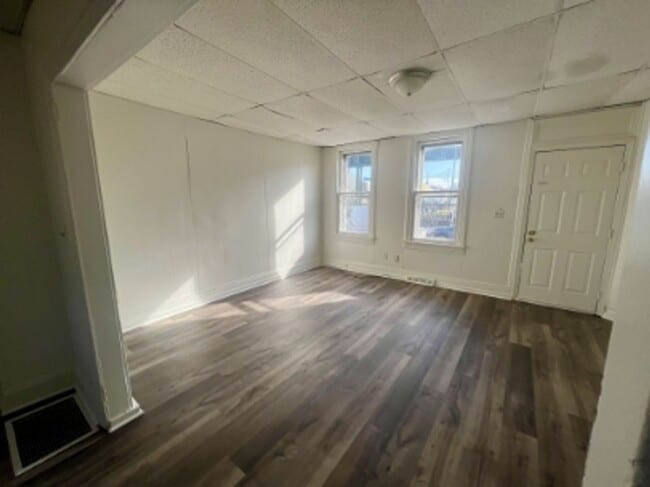 Building Photo - AVAILABLE FOR SHOWING!!! 4BR / 1BA.