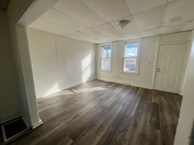 Foto del edificio - AVAILABLE FOR SHOWING!!! 4BR / 1BA.