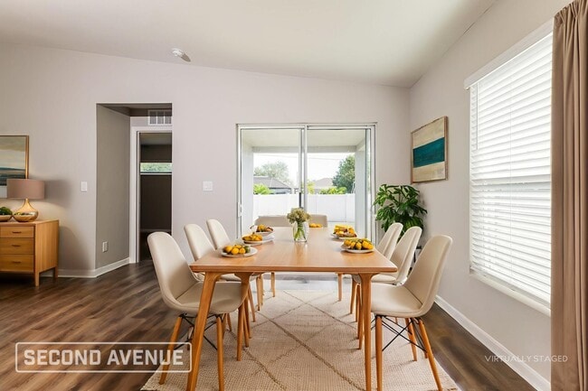 Building Photo - 1423 NE 16th Pl