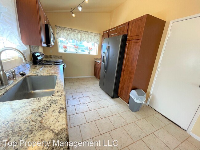 Building Photo - 5 br, 3 bath House - 91-1018 Manaopaa St.