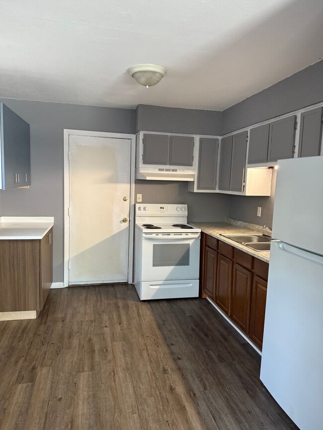 Building Photo - Affordable 2-Bedroom 1-Bath Duplex - Great...
