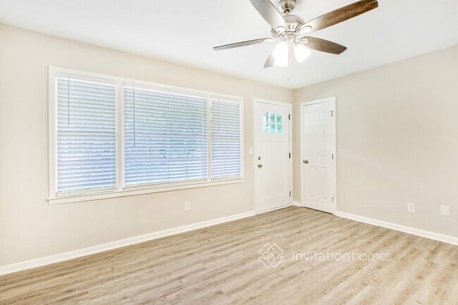 Building Photo - 7110 Carolyn Cir