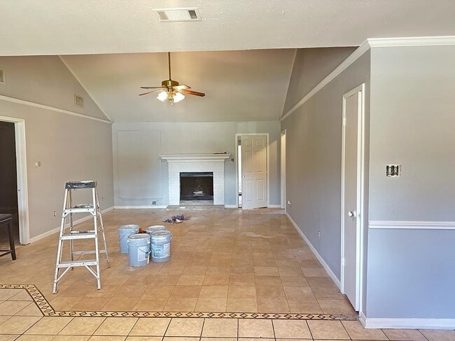 Building Photo - 4613 Sandalwood Ave