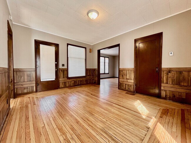 Building Photo - 1114 Chestnut St