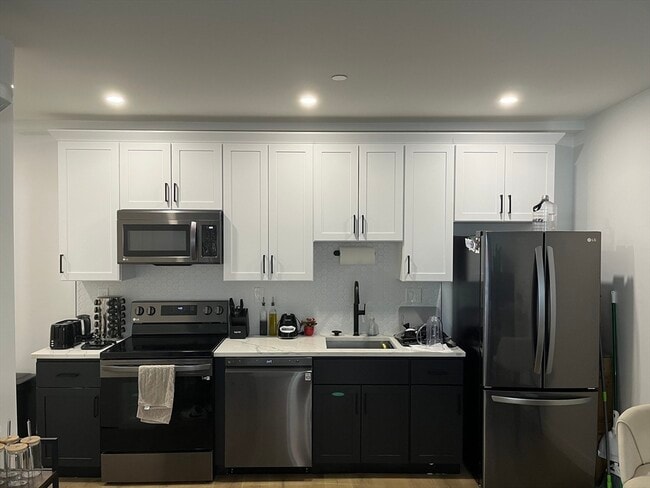 Foto del edificio - 144 Old Colony Ave